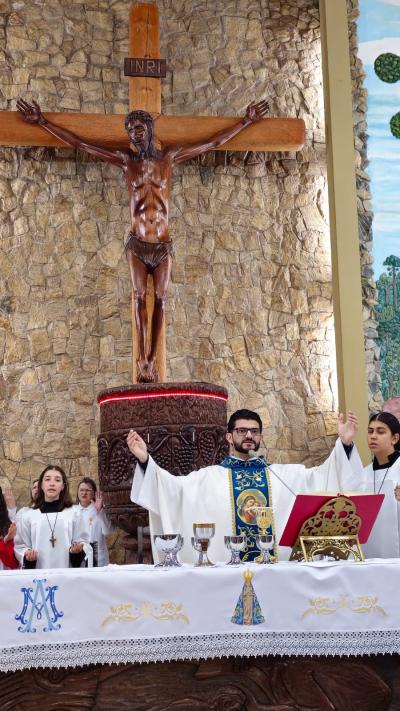 A Casa da Mãe Aparecida ficou pequena na segunda celebração da manhã em Laranjeiras do Sul